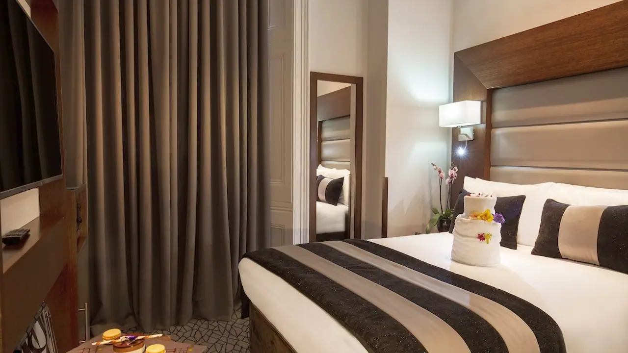 Park Grand Paddington court